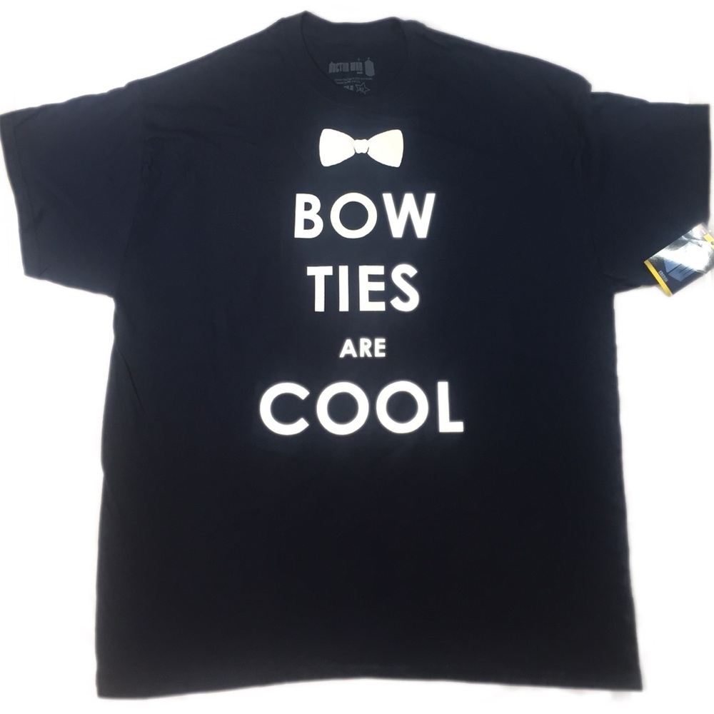 BBC Dr Who XL T-Shirt Navy Blue Bow Ties Are Cool NWT